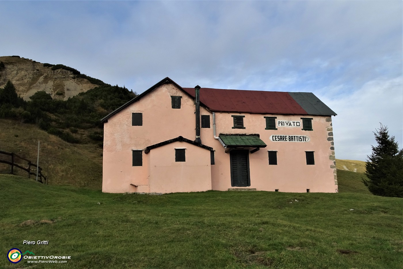 83 All'ex rif. C. Battisti (1685 m).JPG